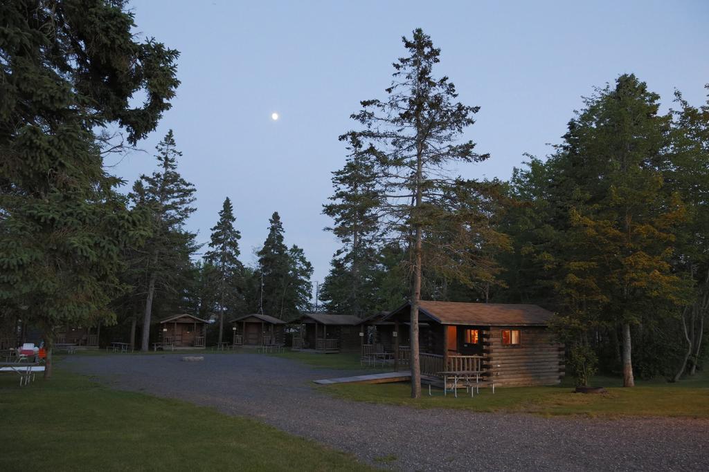 Narrows Too Camping Resort Cabin 1 Trenton Bagian luar foto